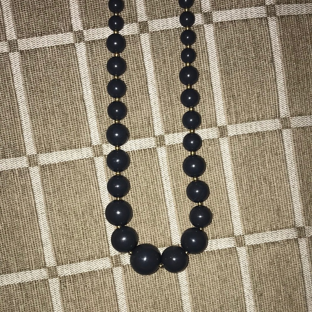 Women’s gray beaded necklace